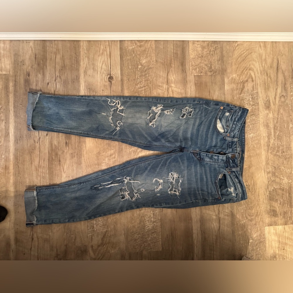 Relaxed Blue Jeans with Distressed Detailing